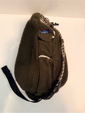 Kavu Olive Green Sherpa Crossbody Sling